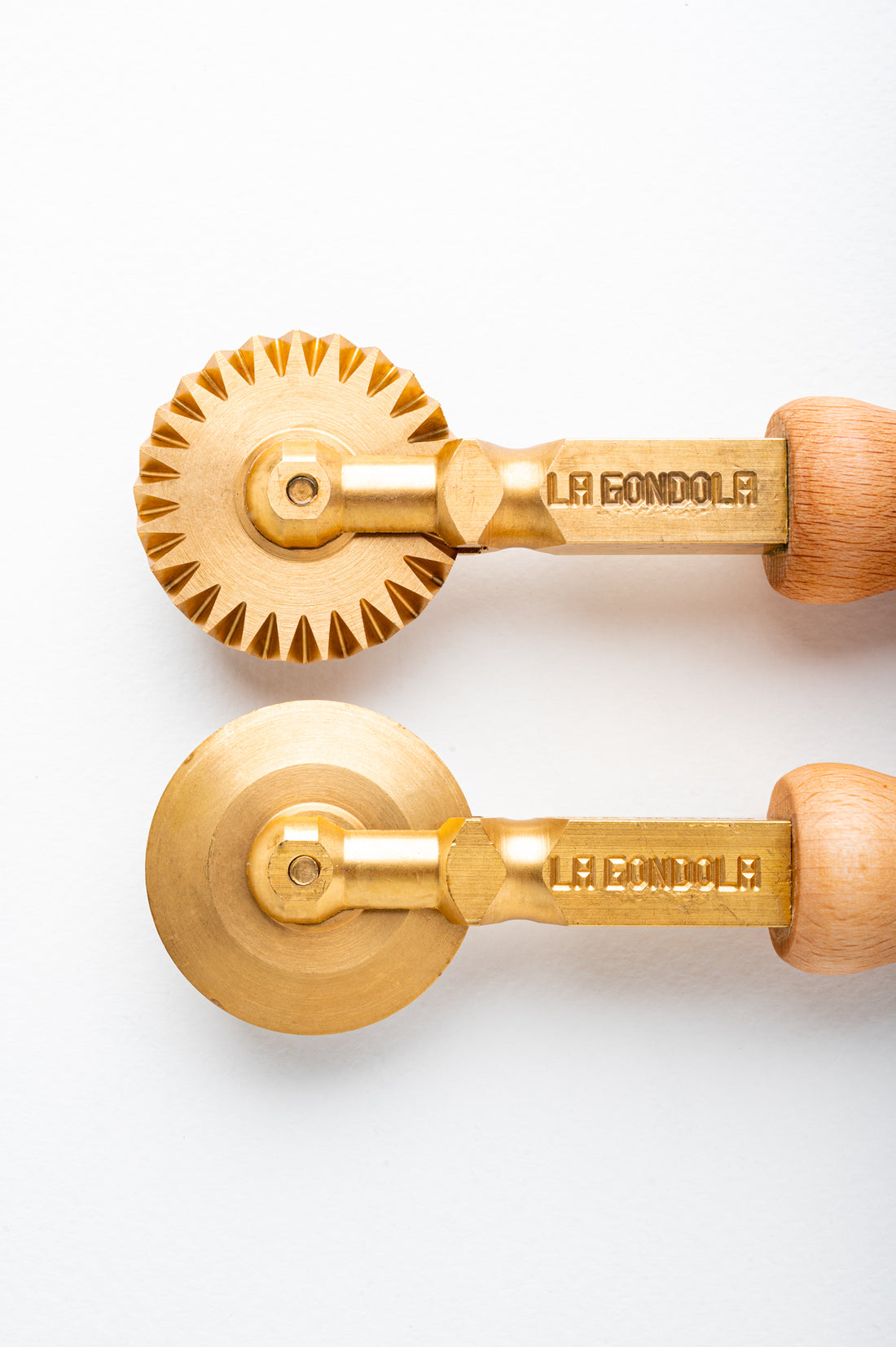 2 pasta and ravioli cutter, 1 Festooned and 1 Smooth