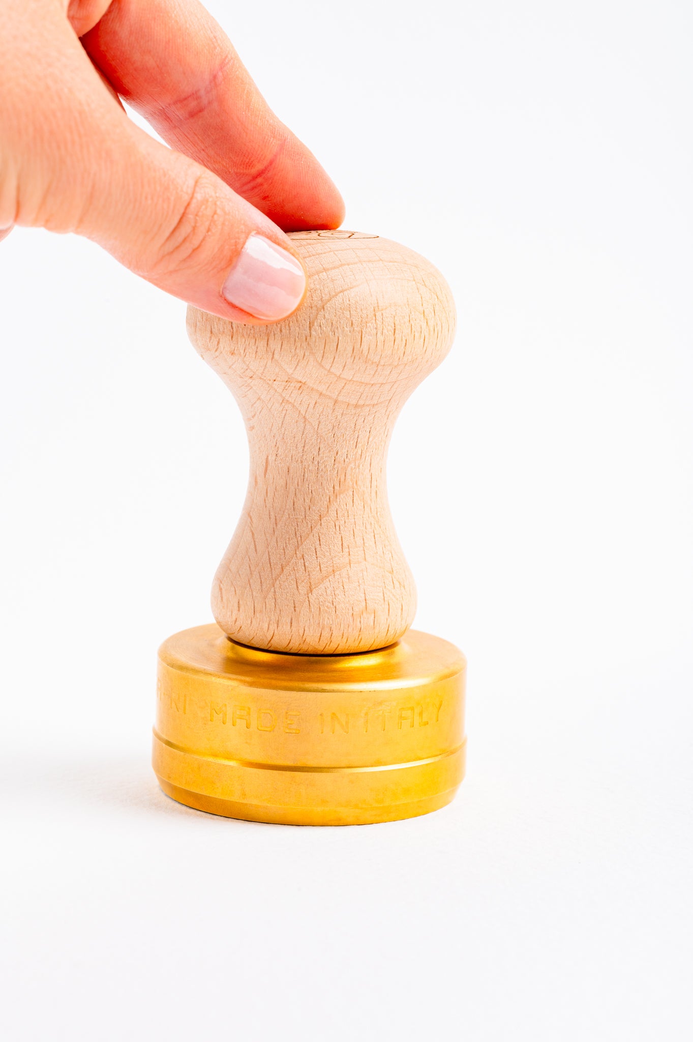 Professional Ravioli & Tortelli Round Stamp in Brass and Natural wood.