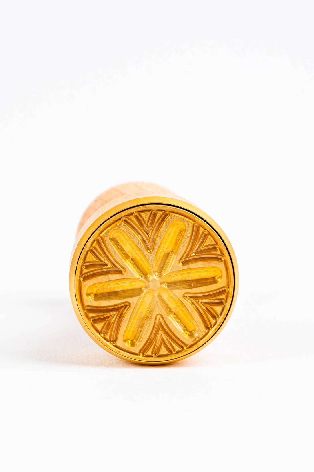 Professional Ravioli & Tortelli Round Stamp in Brass and Natural wood.