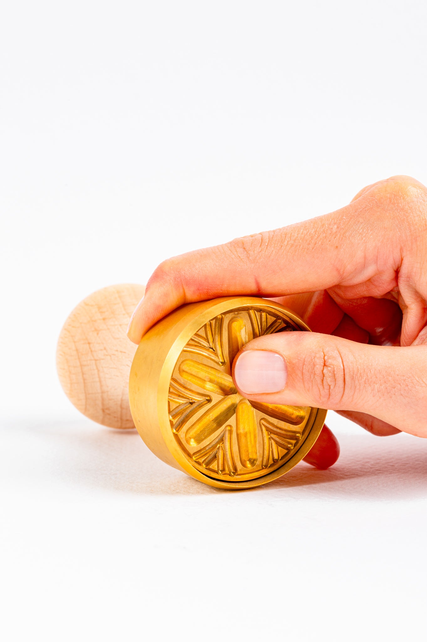 Professional Ravioli & Tortelli Round Stamp in Brass and Natural wood.