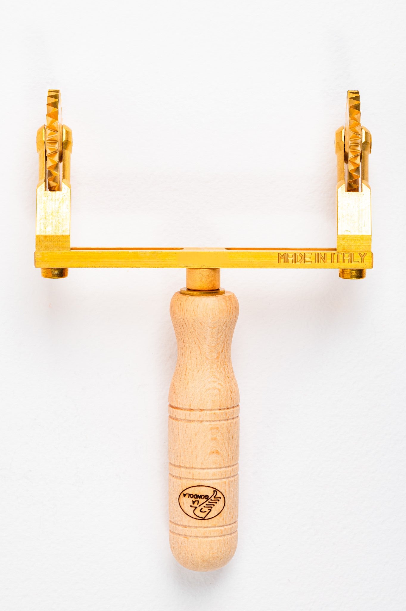 adiustable pasta and ravioli cutter fluted wheel