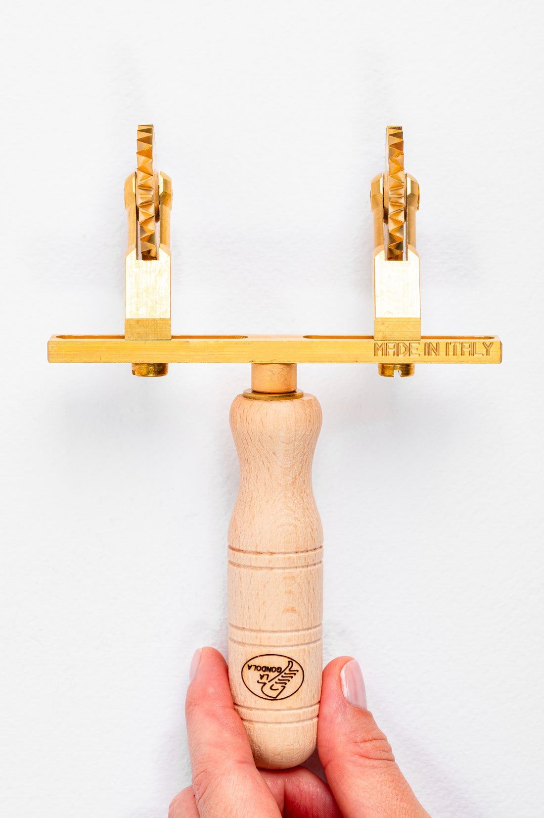 adiustable pasta and ravioli cutter fluted wheel