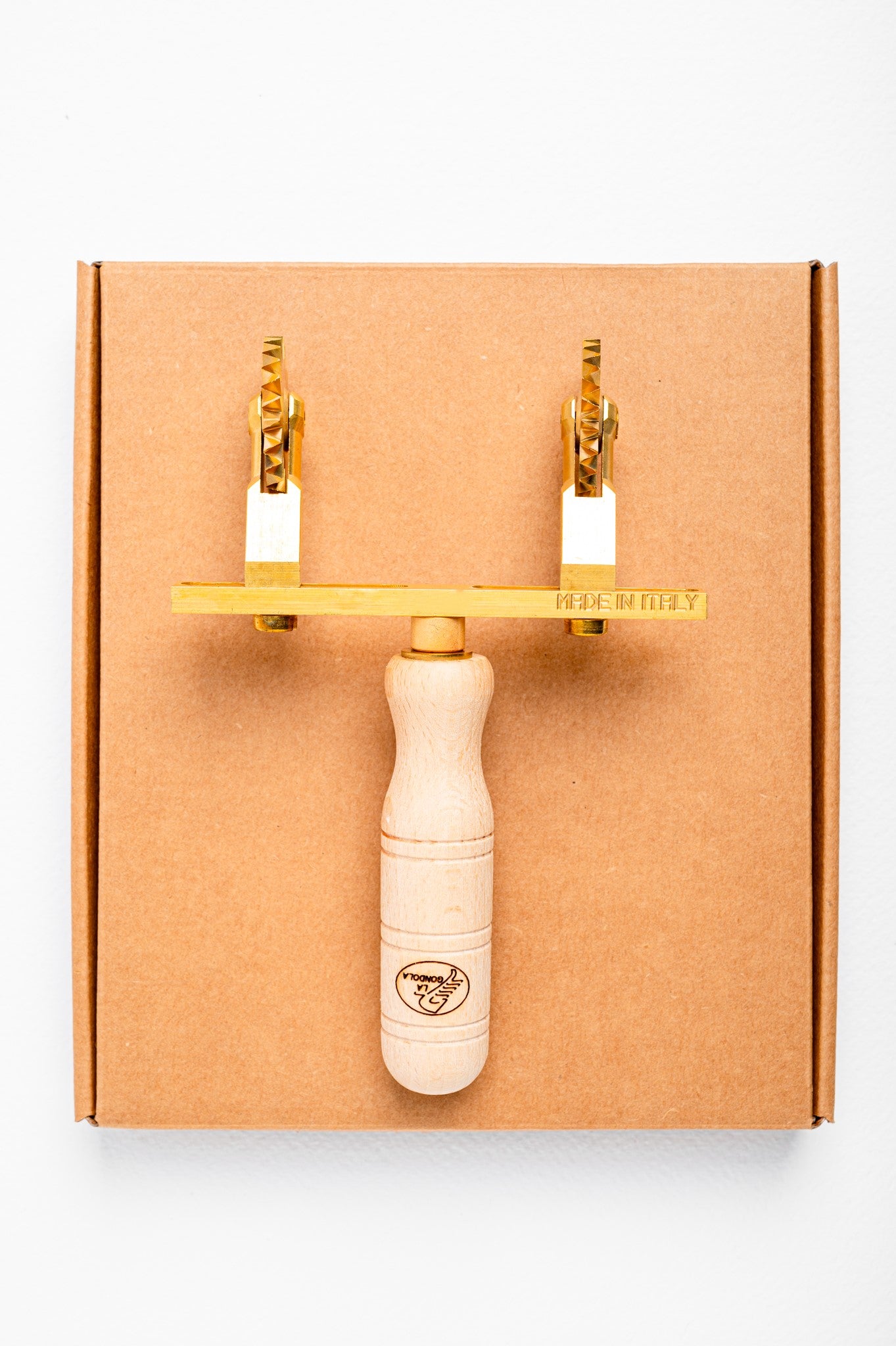 adiustable pasta and ravioli cutter fluted wheel