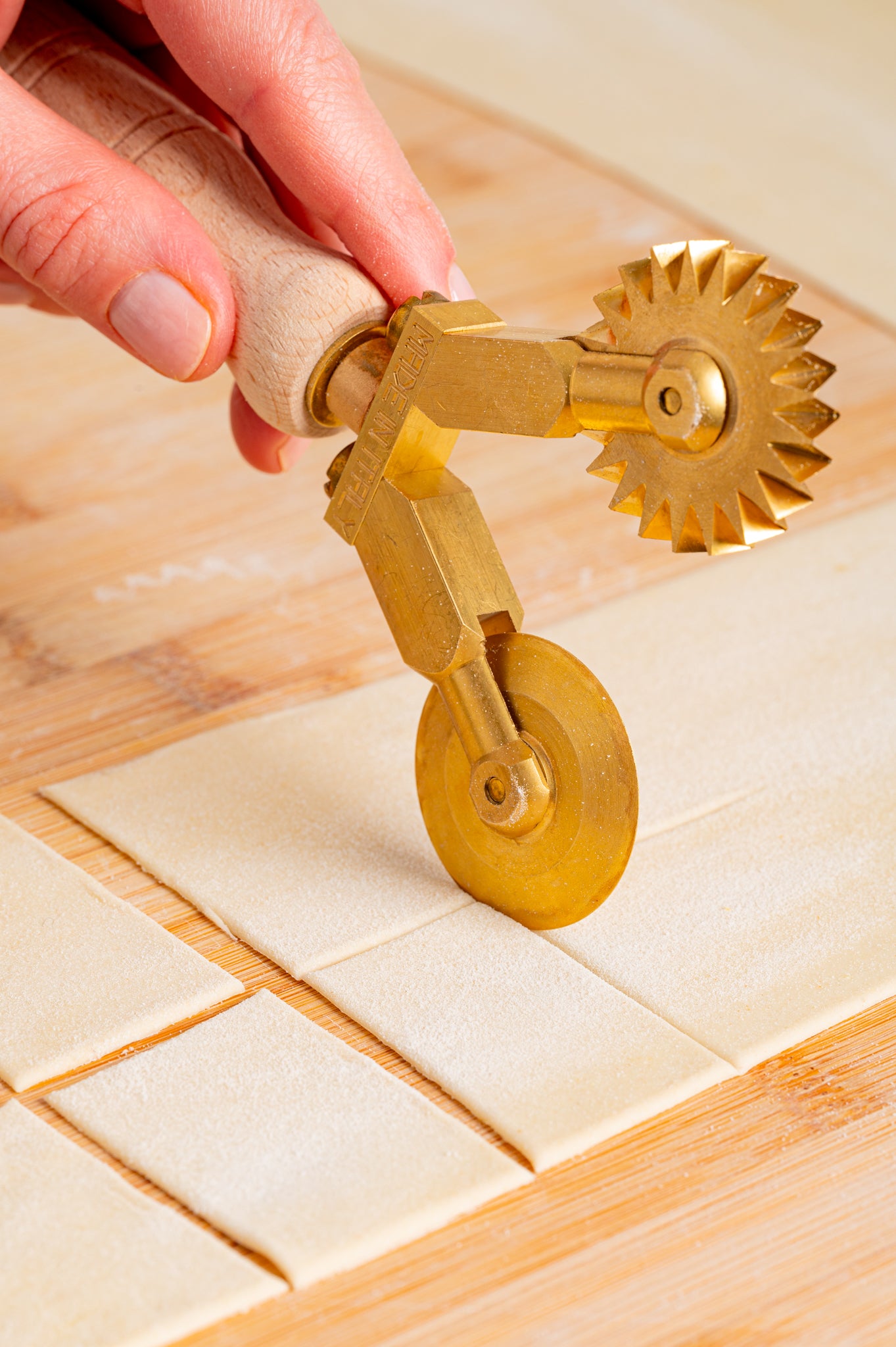 Double Pasta Cutter Wheel, 2 Separate Blades, 1 Festooned and 1 Smooth