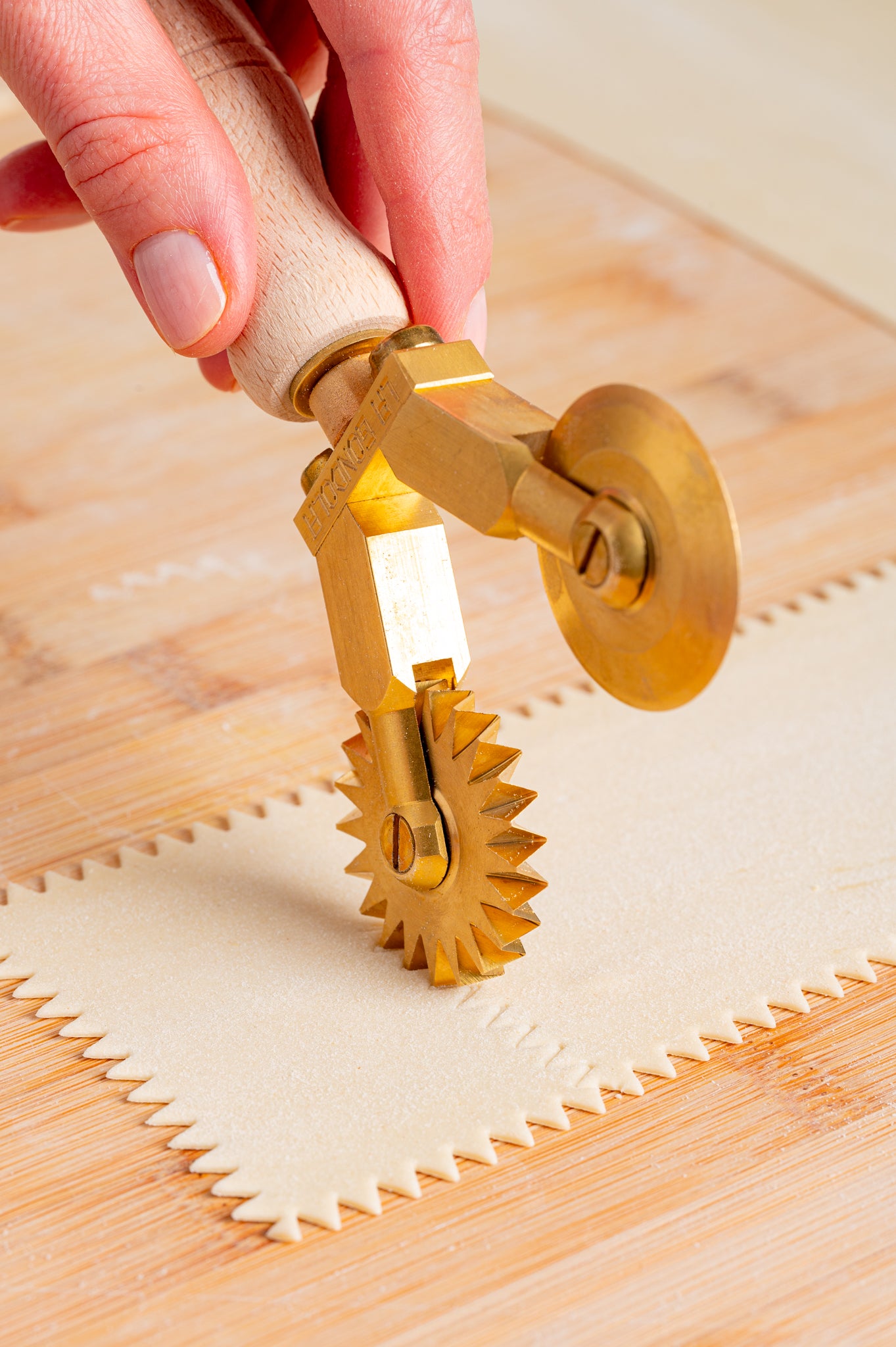 Double Pasta Cutter Wheel, 2 Separate Blades, 1 Festooned and 1 Smooth
