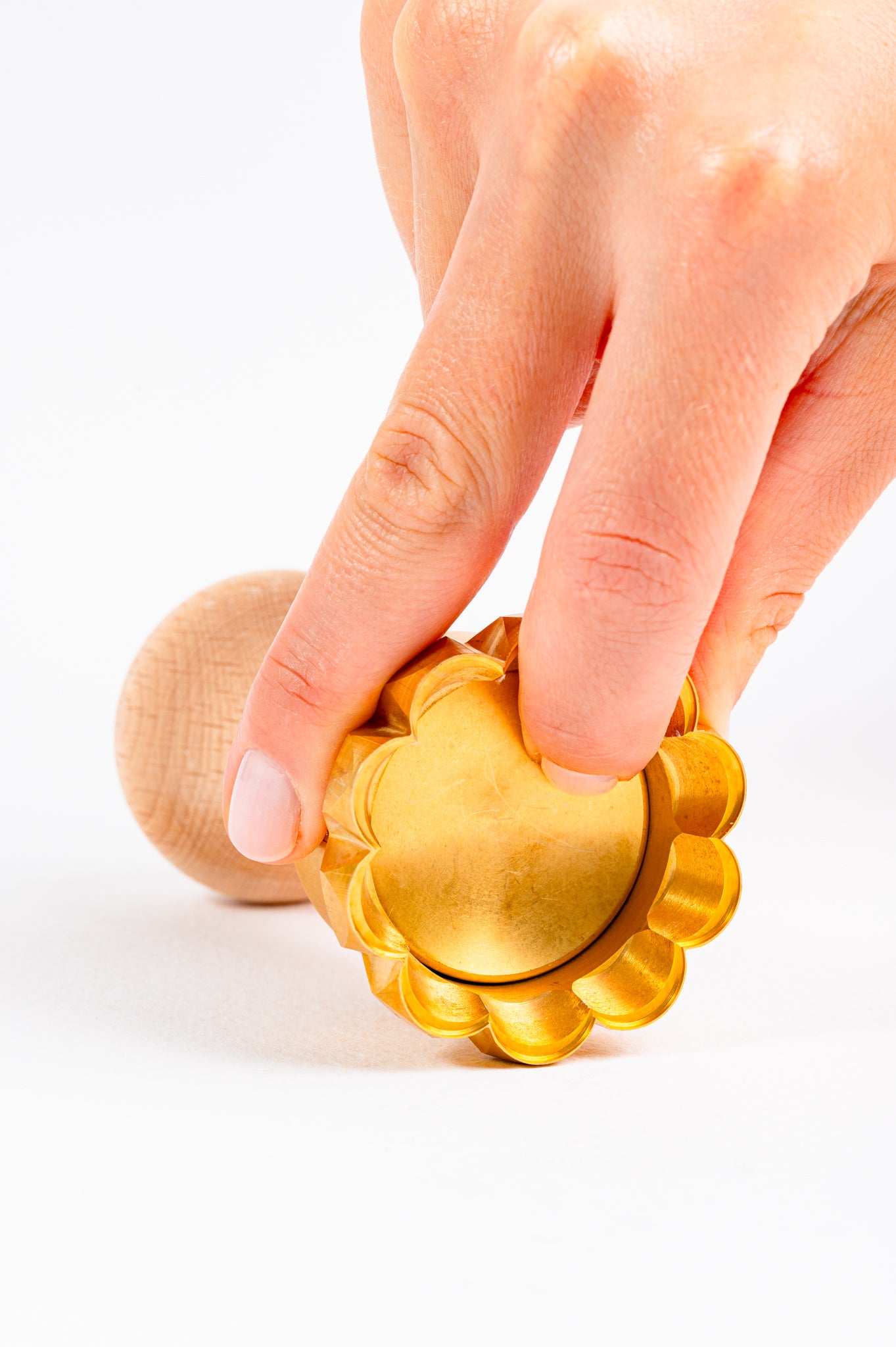 Professional Ravioli & Tortelli Round Flower Stamp in Brass and Natural wood.