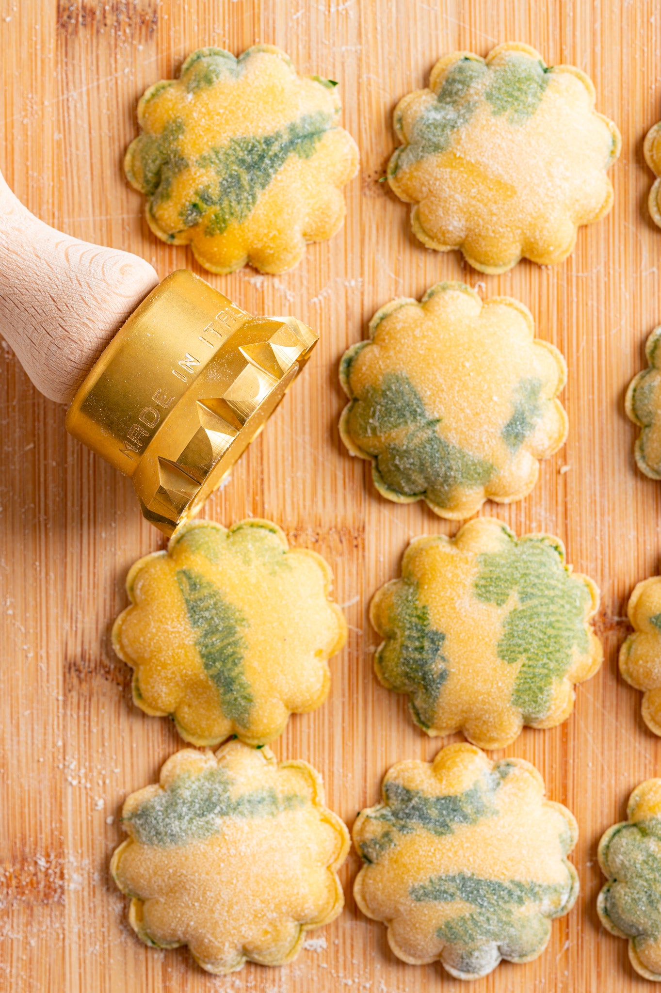 Professional Ravioli & Tortelli Round Flower Stamp in Brass and Natural wood.