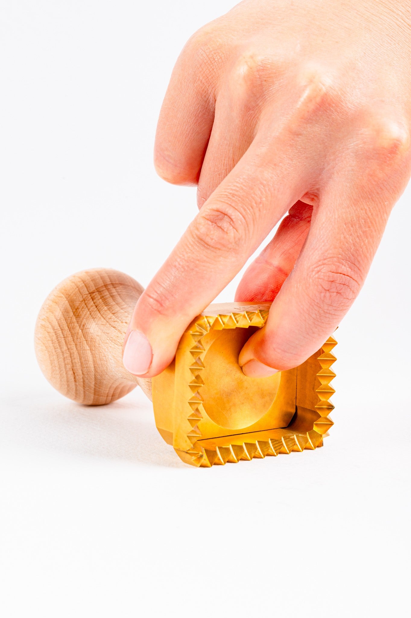 Professional Ravioli & Tortelli Fluted Rectangle (45×55) Stamp in Brass and Natural wood.