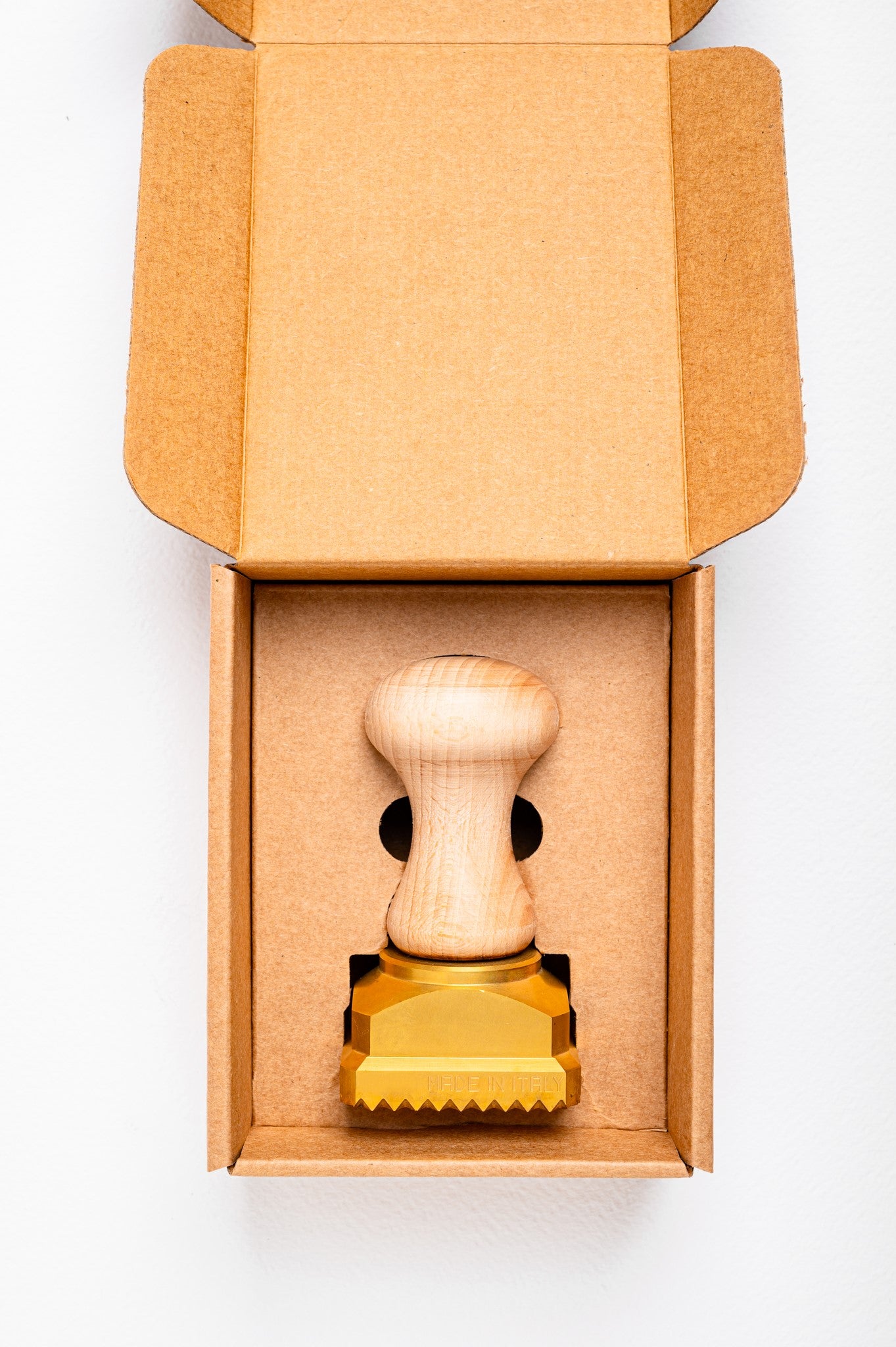 Professional Ravioli & Tortelli Fluted Rectangle (45×55) Stamp in Brass and Natural wood.