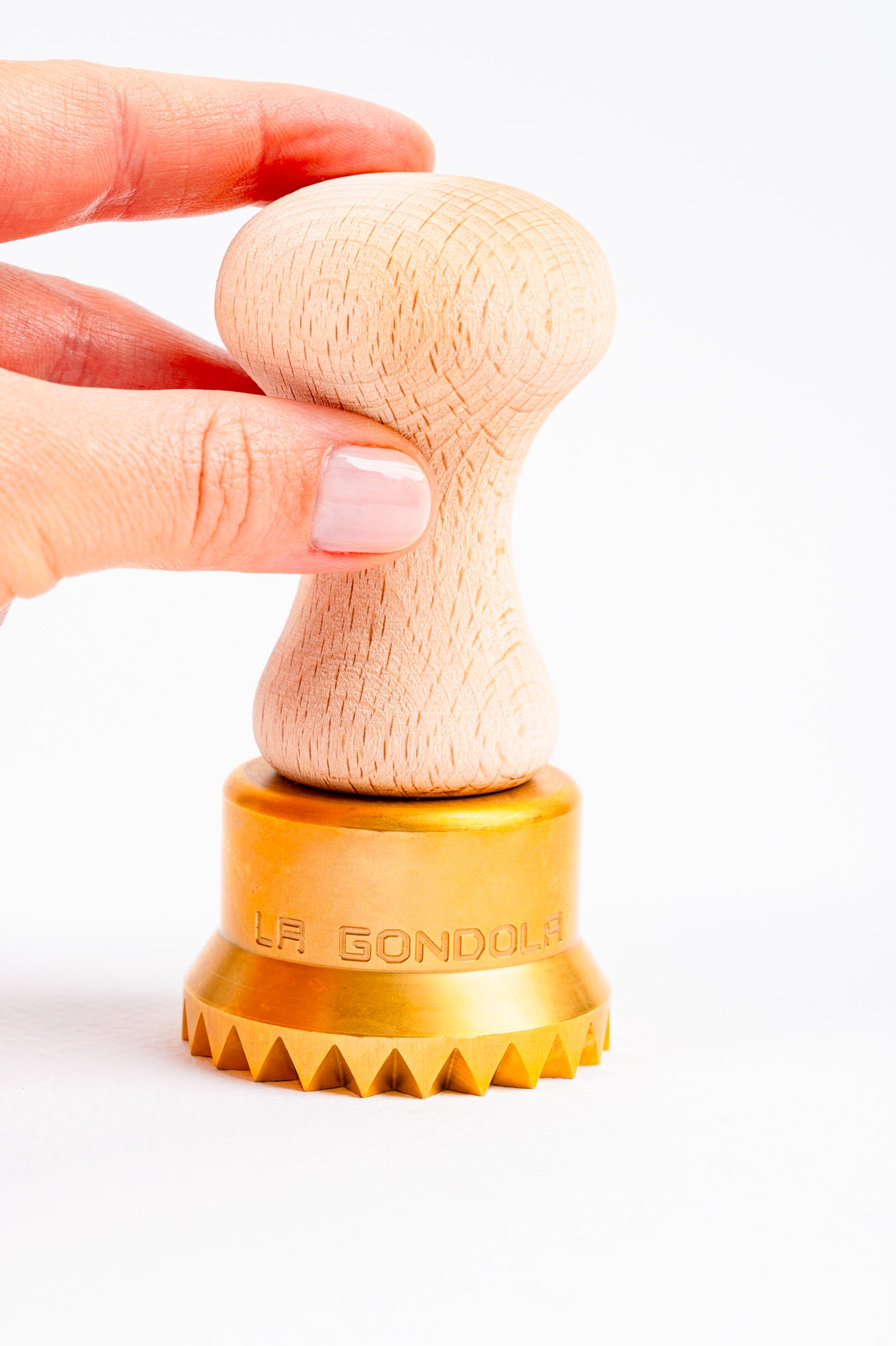Professional Ravioli & Tortelli Festooned Round Stamp in Brass and Natural wood