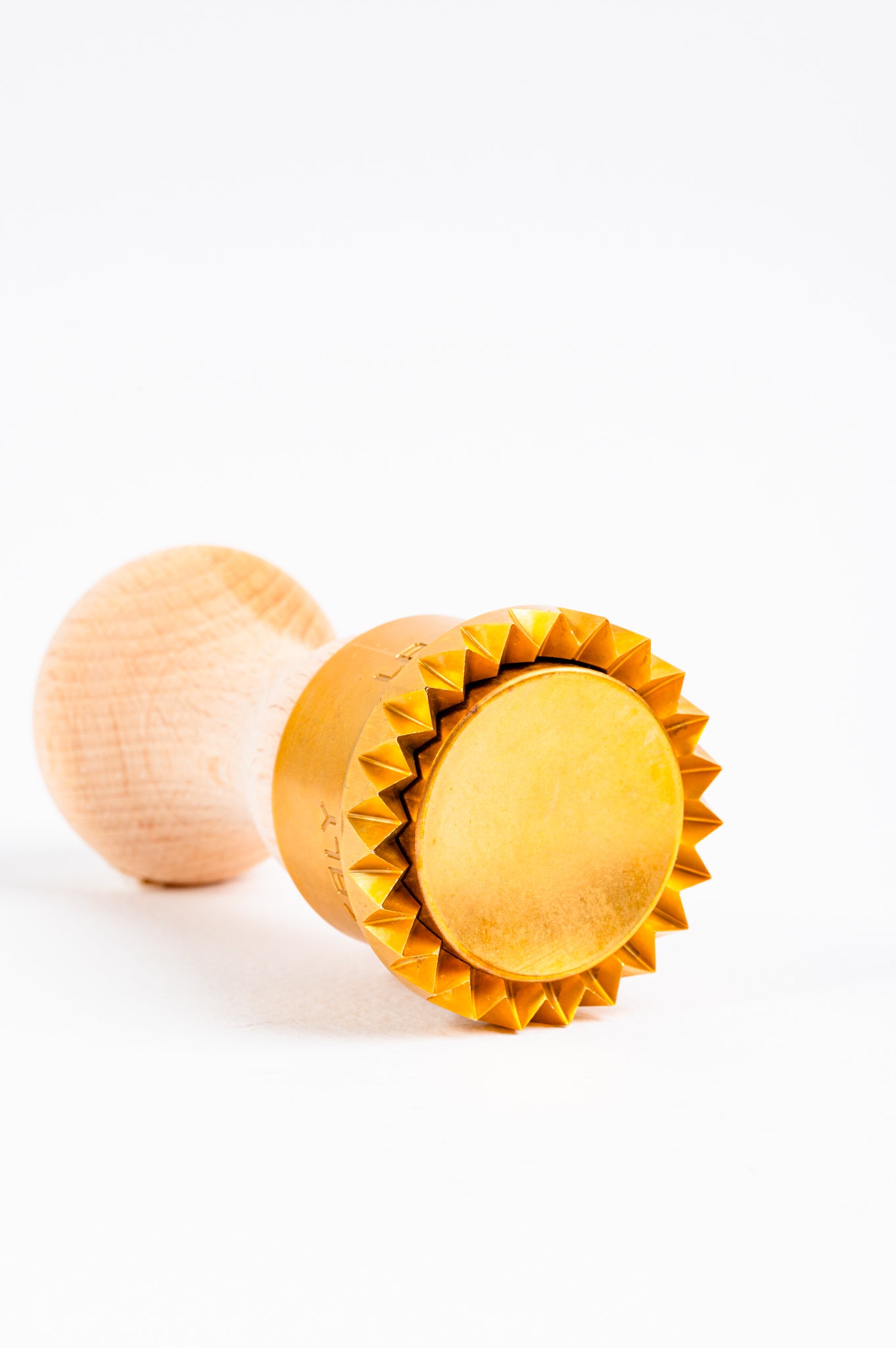 Professional Ravioli & Tortelli Festooned Round Stamp in Brass and Natural wood
