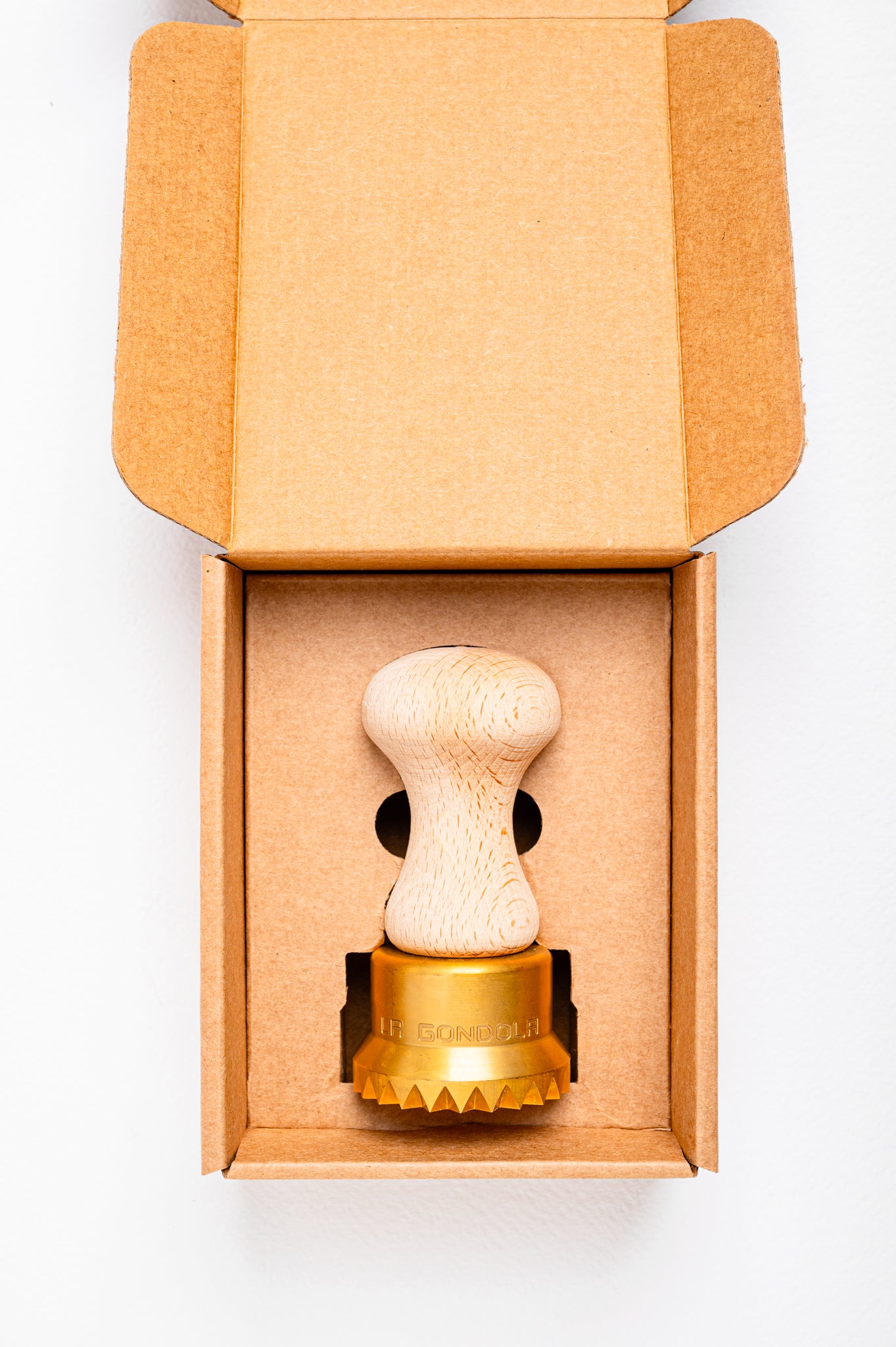 Professional Ravioli & Tortelli Festooned Round Stamp in Brass and Natural wood