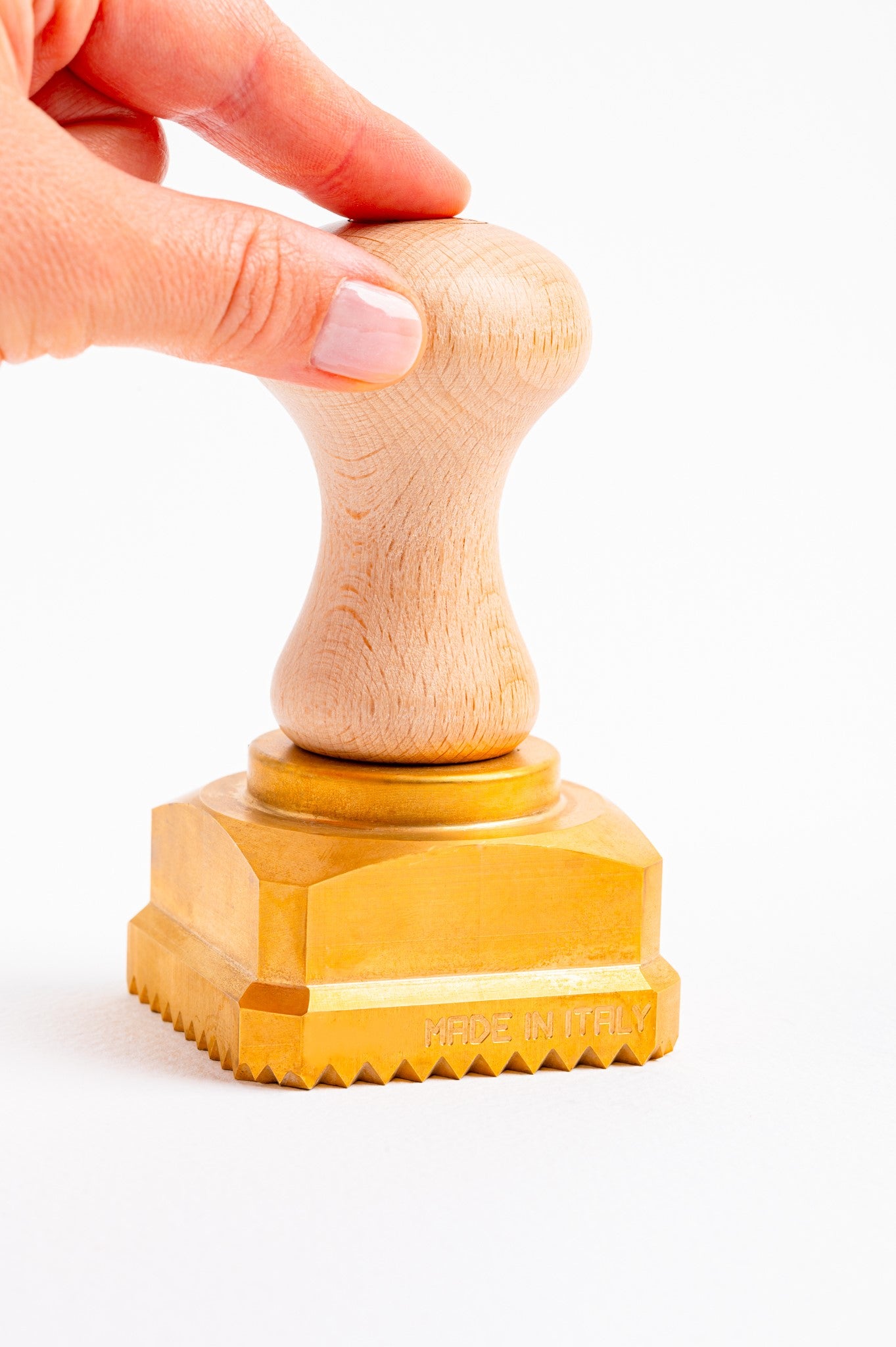 Professioneller Ravioli- und Pastastempel QUADRATISCH (60x60) aus Messing und Naturholz - NINA