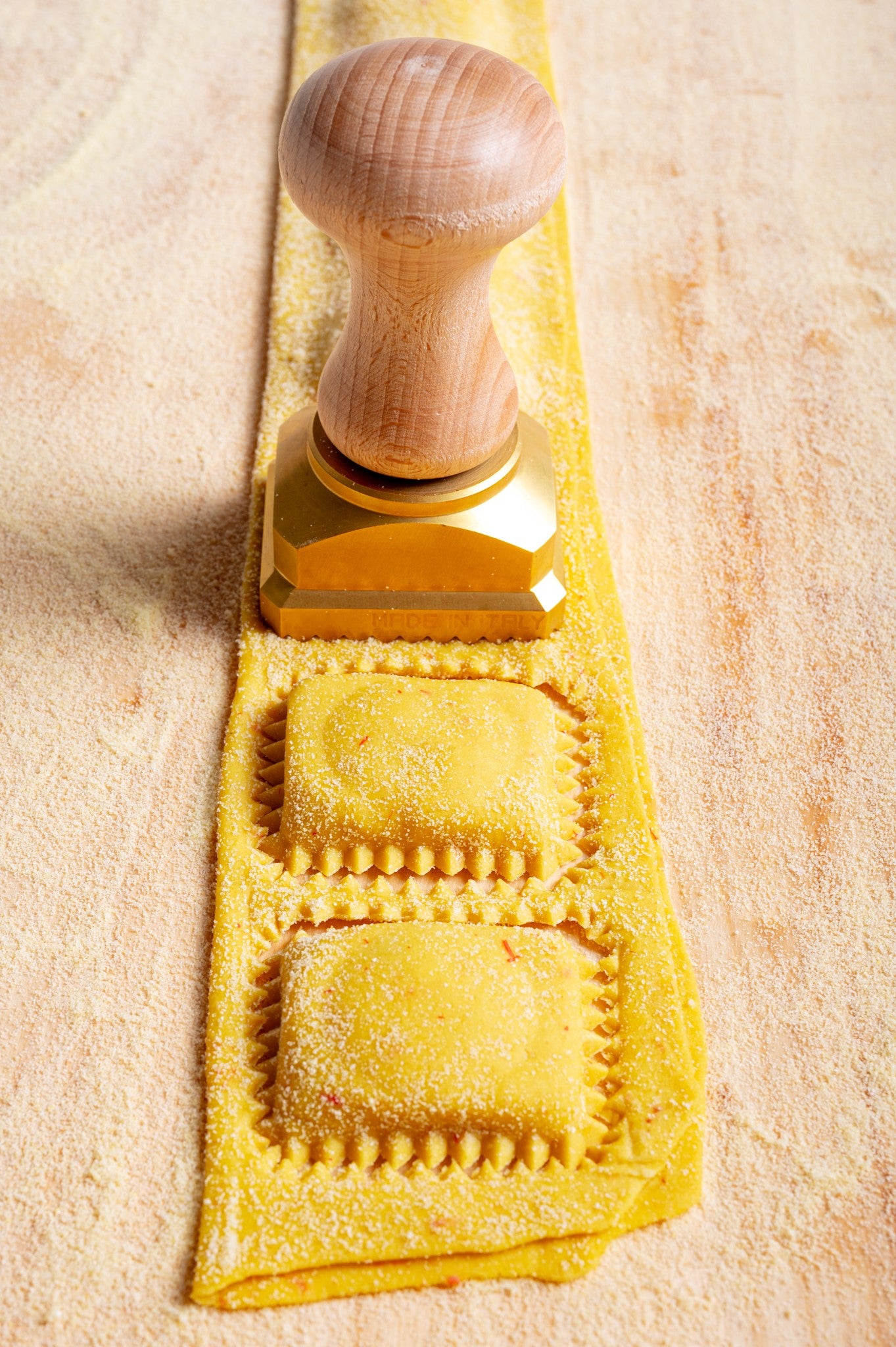 Professional Ravioli & Tortelli Fluted Rectangle (45×55) Stamp in Brass and Natural wood.
