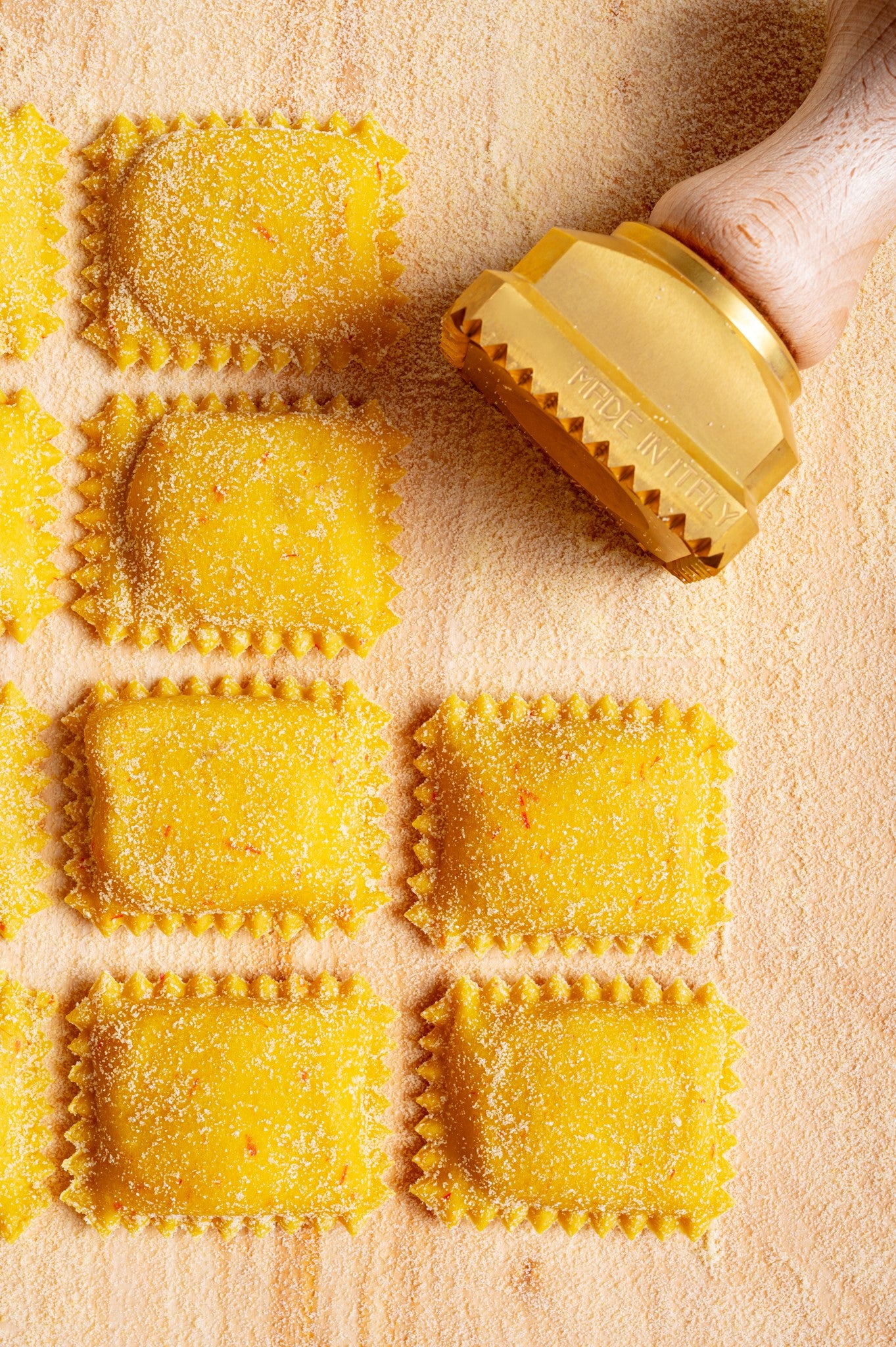 Professional Ravioli & Tortelli Fluted Rectangle (45×55) Stamp in Brass and Natural wood.