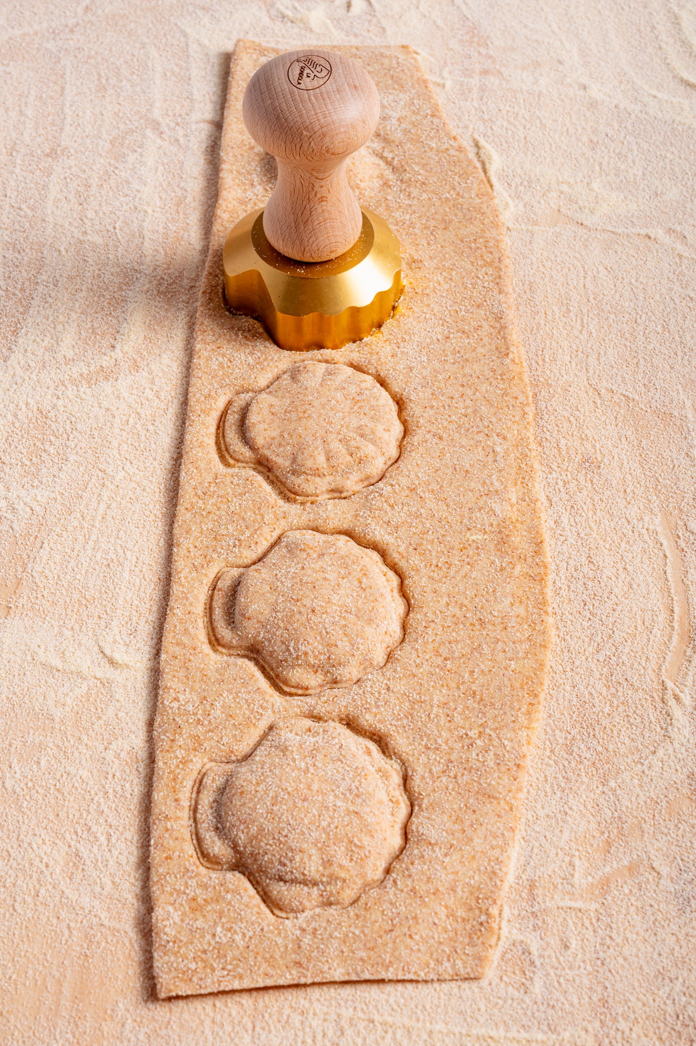 Professional Ravioli and Pasta SHELL Stamp in Brass and Natural Wood - ELENA