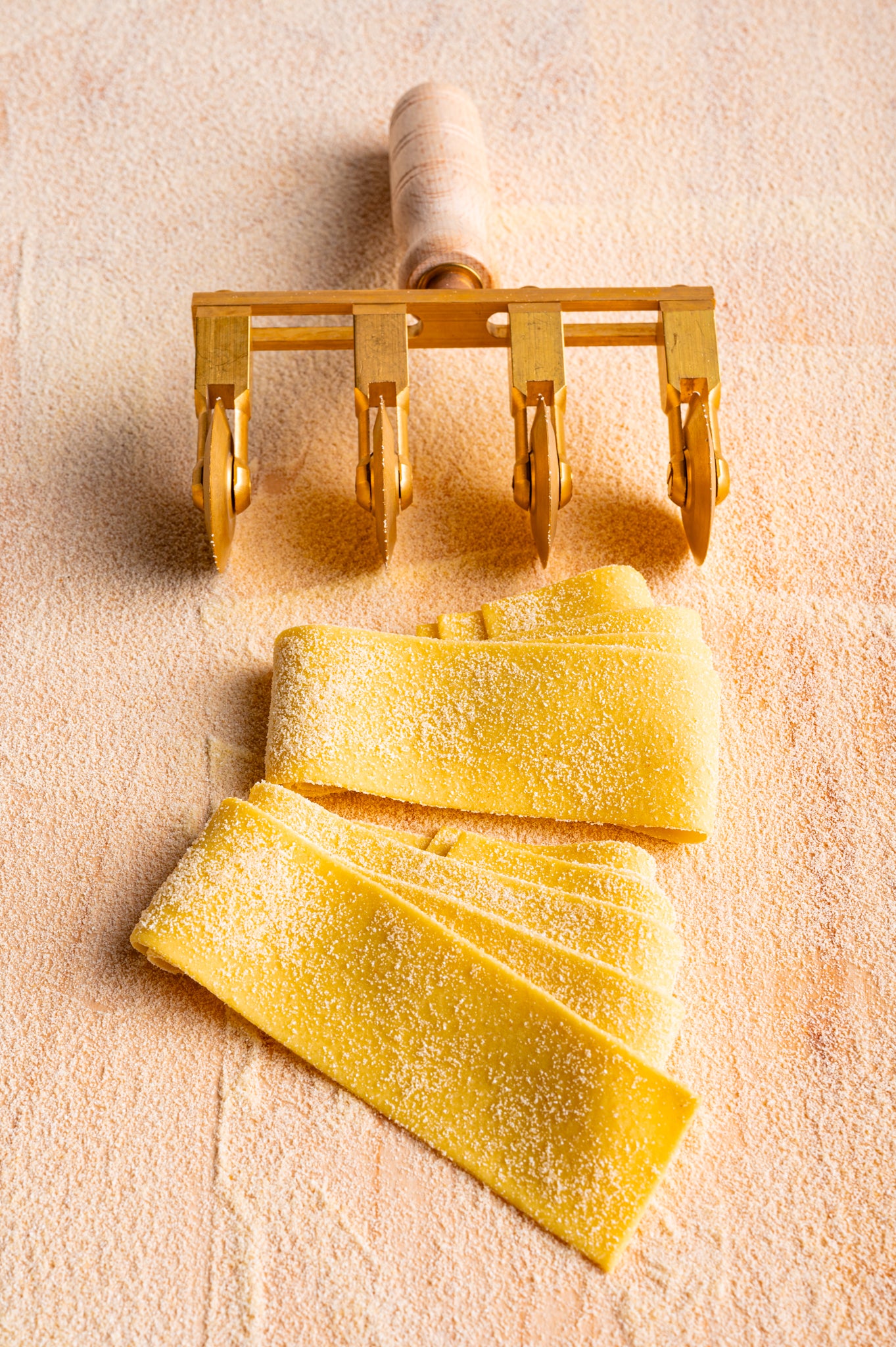 Professional Adjustable Pasta Cutter with 4 Smooth Wheels in Durable Brass and Natural Wood - SANTE