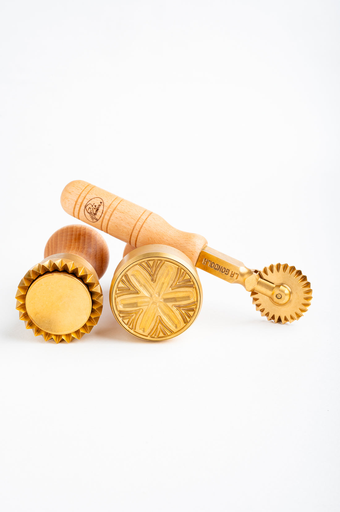 LaGondola Bundle : 1 Round Corzetti Stamp, 1 Round Professional Ravioli Stamp 50 mm and 1 Pasta Cutter Festooned in Brass and Natural Wood - IRIS