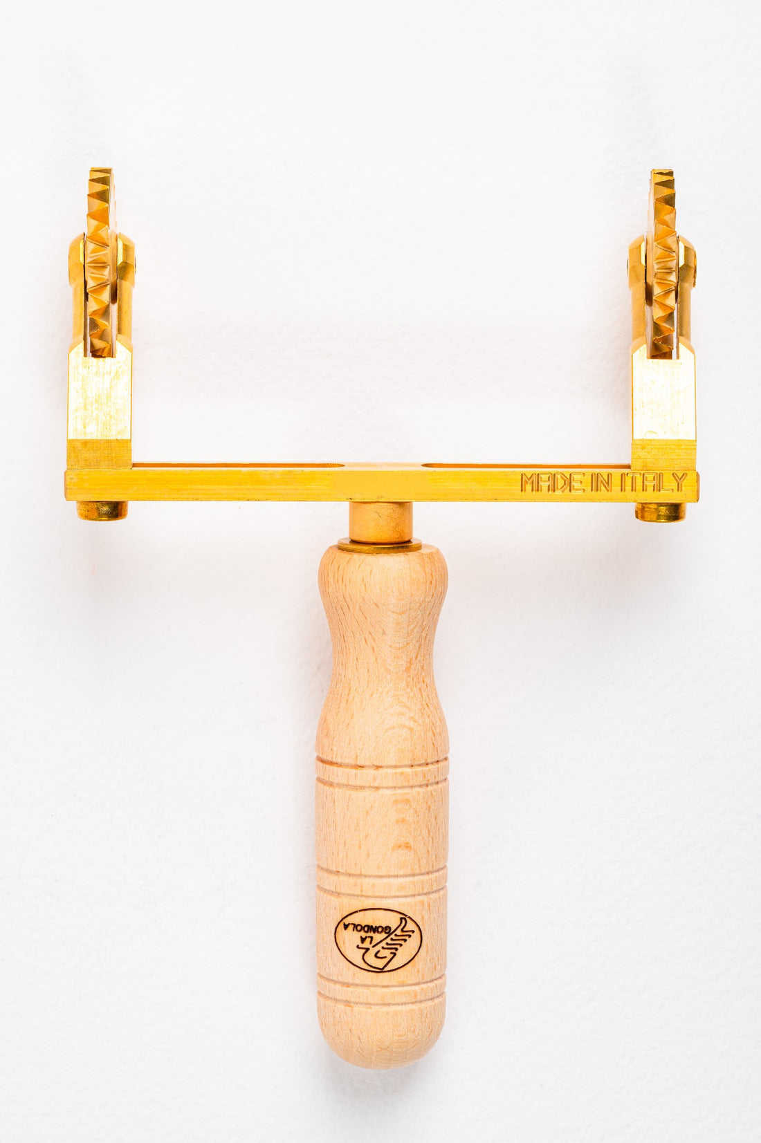 adiustable pasta and ravioli cutter fluted wheel