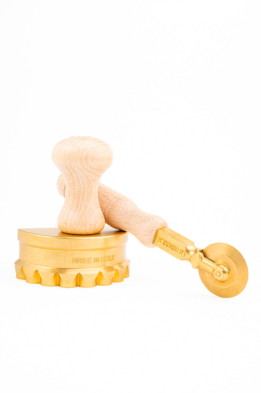 La Gondola Professional Bundle: Mezzaluna Stamp and Pasta Cutter Wheel Smooth in Brass and Natural Wood - NILLA